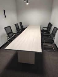 Переговорная в офисе компании "КОНСОЛЬ.СТРОЙ" в Москве. Фото 2